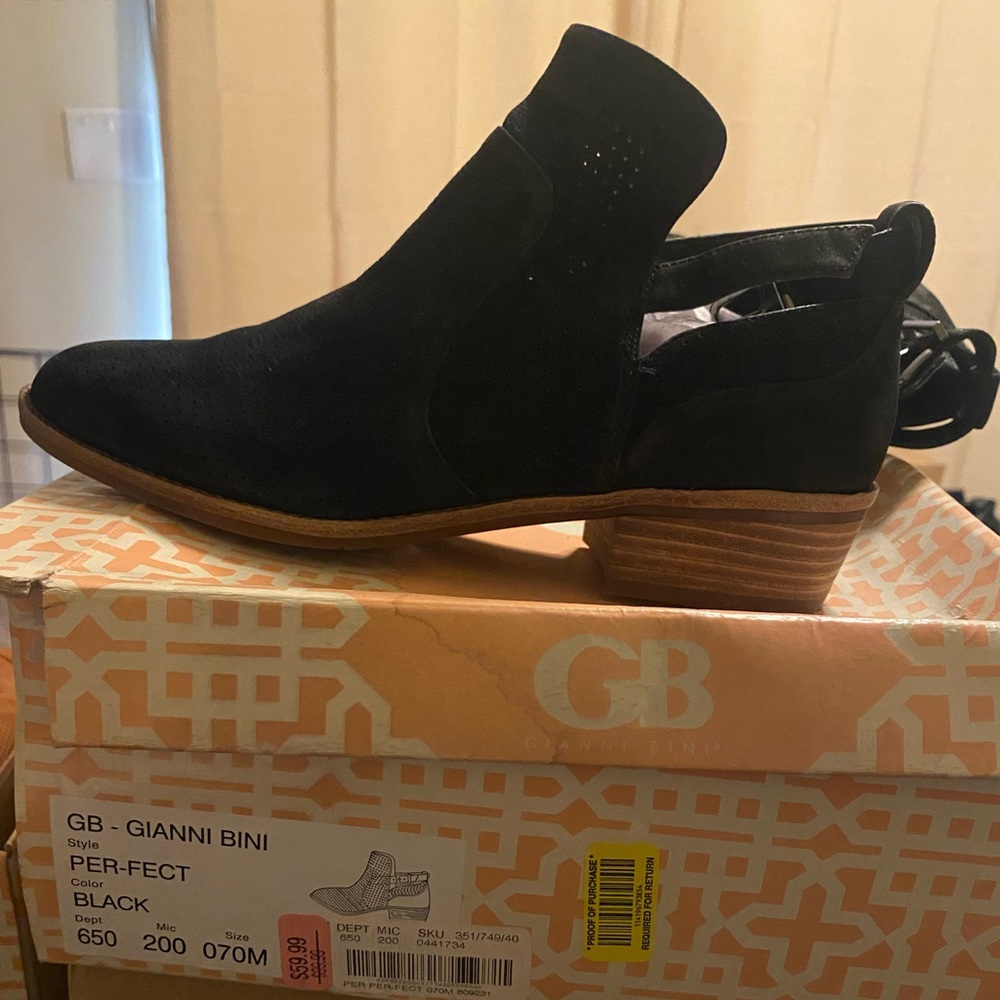 Leather Gianni Bini Chelsea boots size 7